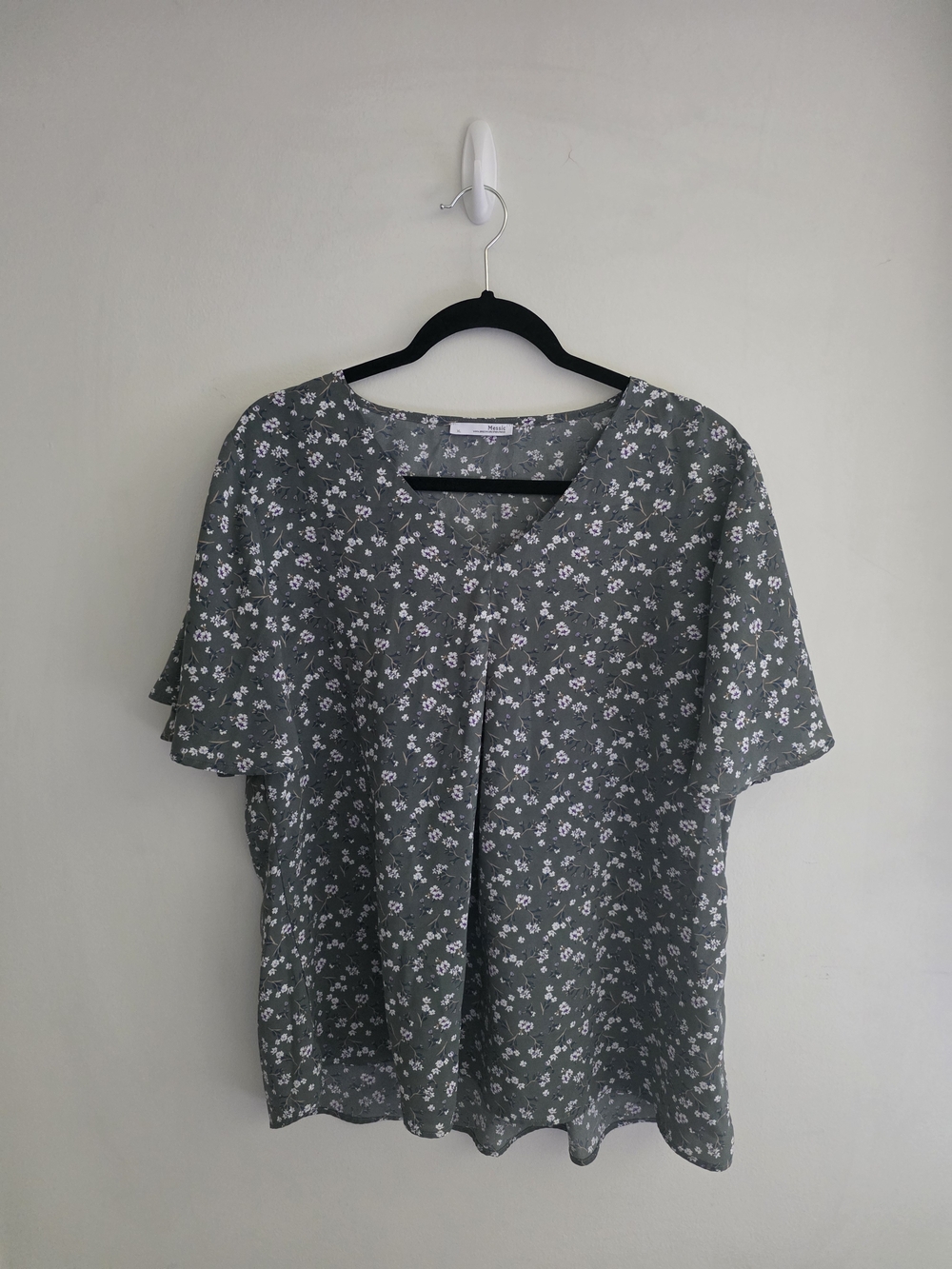 Messic Women's Green Floral V-Neck Blouse